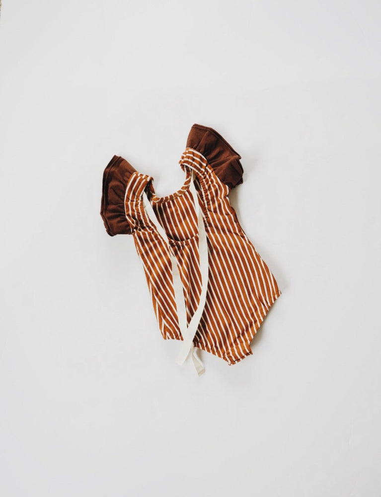 Flutter Sleeve Leo // Chestnut Stripe