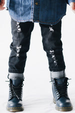 Distressed Skinny Jeans // Black