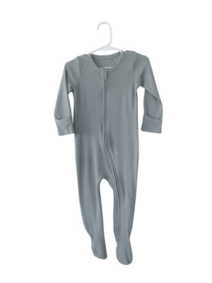 
                
                    Load image into Gallery viewer, Organic Thermal Zip Footie // Neutral Gray
                
            