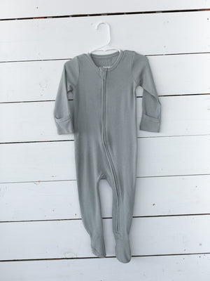 
                
                    Load image into Gallery viewer, Organic Thermal Zip Footie // Neutral Gray
                
            