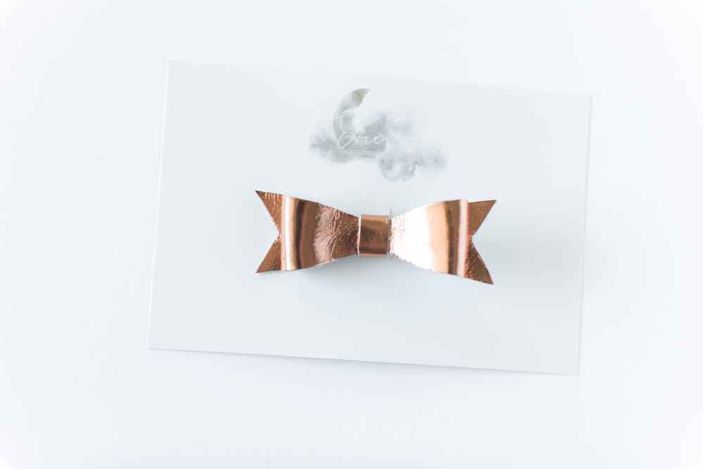 
                
                    Load image into Gallery viewer, Leather Bow Clip // Copper
                
            