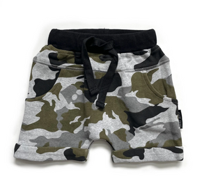 
                
                    Load image into Gallery viewer, Harem Shorts // Camo
                
            