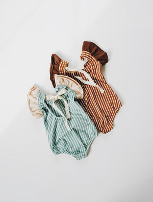 Flutter Sleeve Leo // Chestnut Stripe